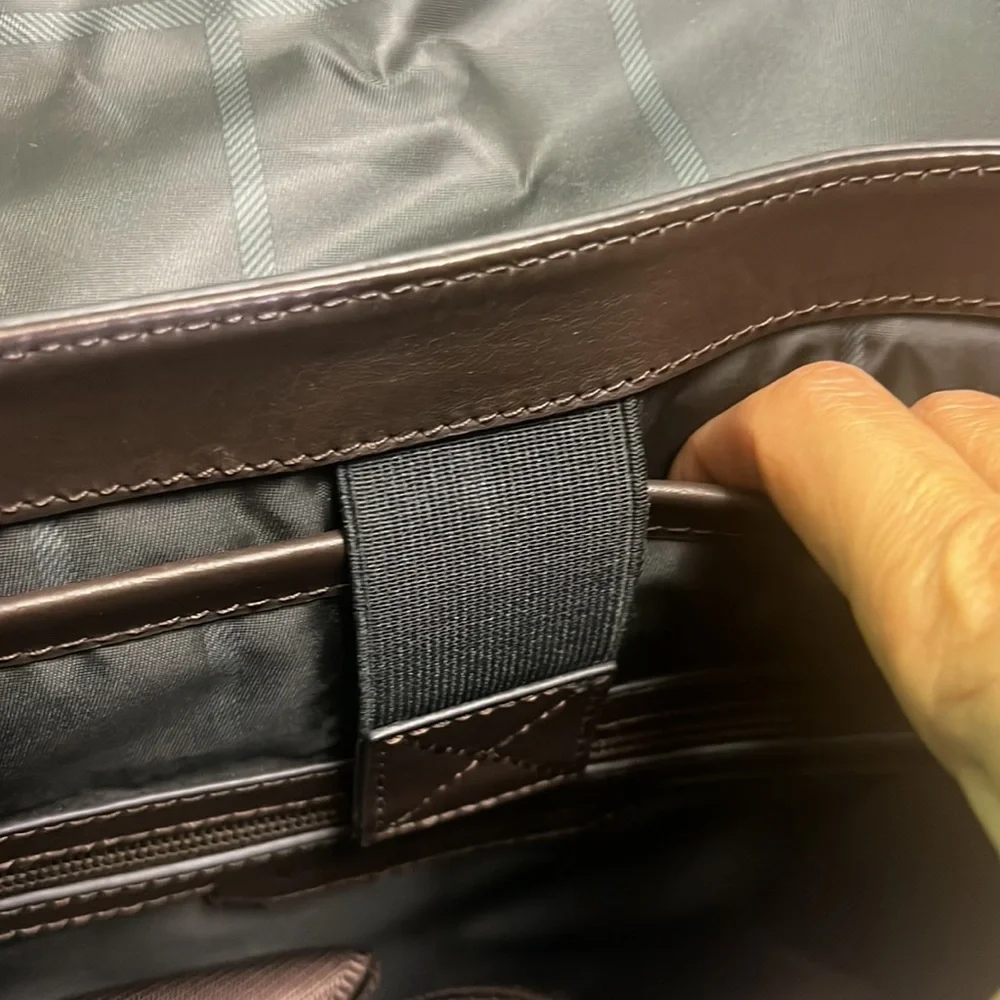 VINCE CAMUTO Unisex Office bag 💼 with tag name and padded for laptop or iPad